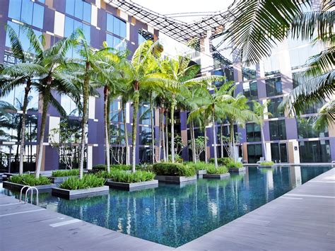 singapore changi airport hotel.